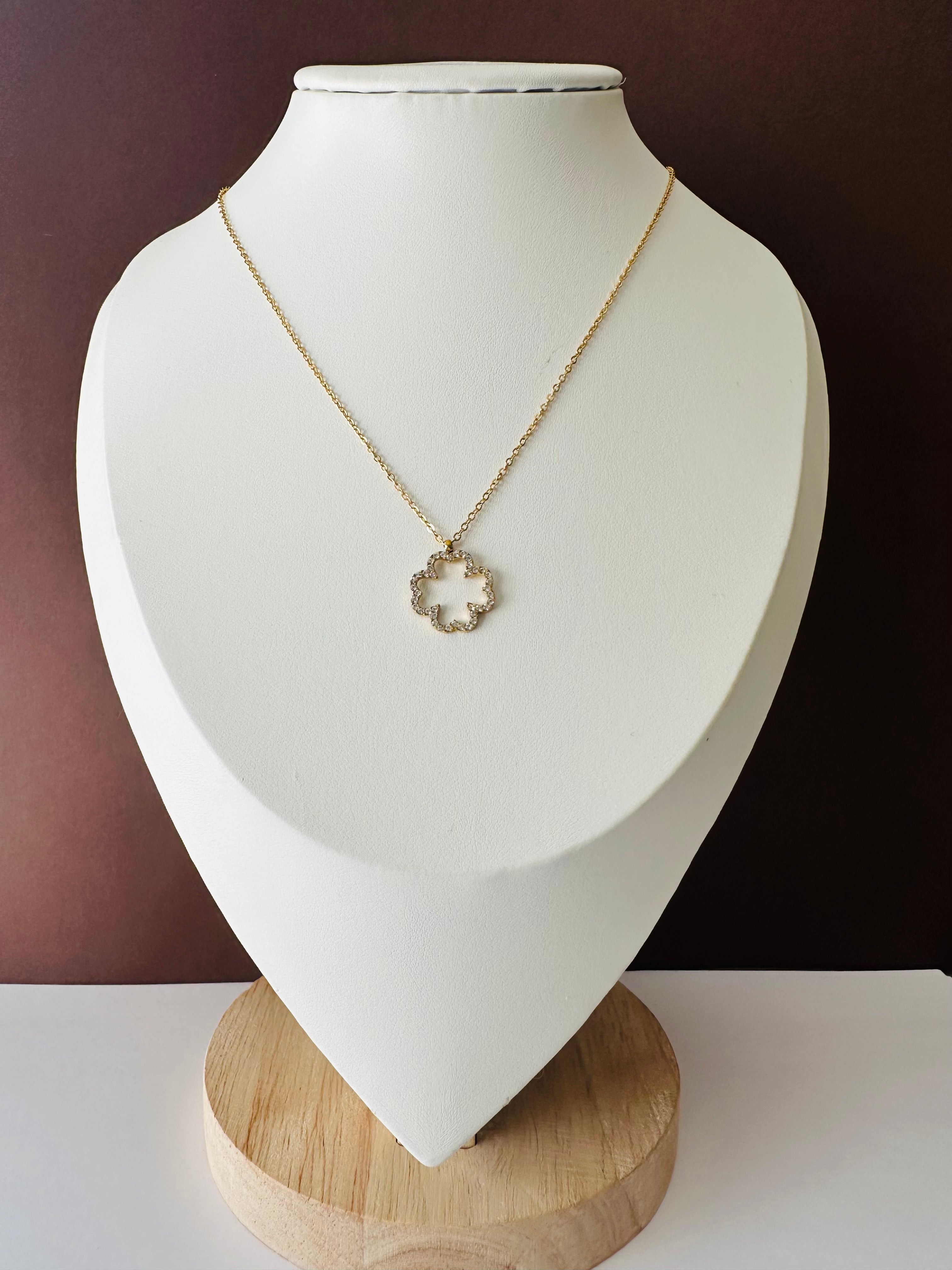 Collier trèfle doré